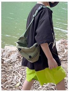 Marsupio verde oliva per bambini con coulisse e tracolla regolabile per l'esterno