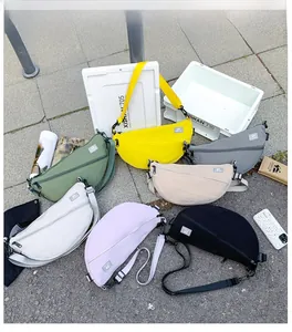 Sacs à bandoulière en nylon en forme de croissant avec bretelles réglables pour enfants