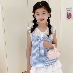 Haut à carreaux pour fille avec jupe en dentelle et un mini sac bowling rose brillant