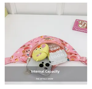 Sac banane rose pour enfants montrant la capacité intérieure pour portable et accessoires