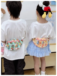 Détail de sacoches de ceinture pour enfants avec motifs ours et éléphant et imprimés 3D