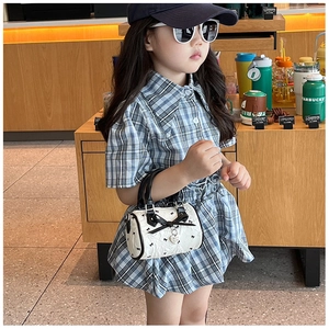 Mini round handbag for girls with black bow prints and a silver heart-shaped pendant