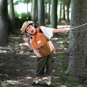 Sac à dos enfant avec chapeau assorti pour la randonnée et les voyages en plein air