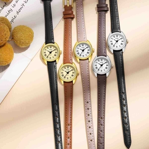 Montre rétro élégante pour femmes avec chiffres romains et bracelet mince en cuir