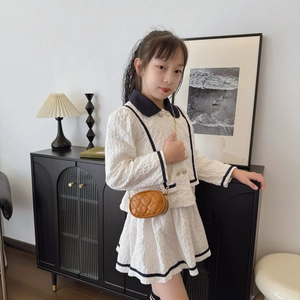 Mini borsa a tracolla trapuntata a forma di cuore per bambine con catena dorata
