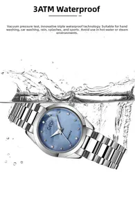 Dettaglio dell'orologio GEDI impermeabile da donna con quadrante blu negli schizzi