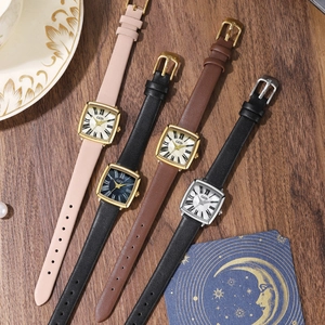 Orologio rétro quadrato da donna con quadrante in madreperla e cinturini in pelle