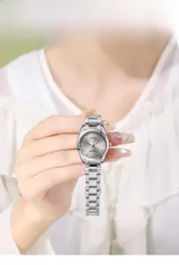 Elegante orologio al quarzo da donna con cinturino in acciaio argento e quadrante grigio