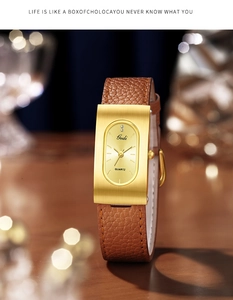 Détail de la montre à quartz Gedi avec boîtier doré et bracelet en cuir marron
