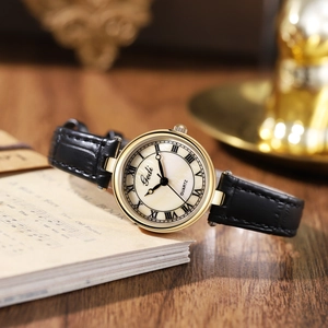 Montre Gedi vintage pour femme avec cadran en nacre et bracelet en cuir noir gaufré
