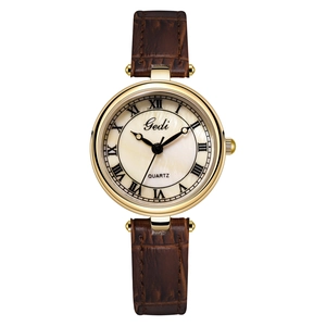 Montre à quartz vintage pour femme avec boîtier doré, cadran nacre et bracelet en cuir marron