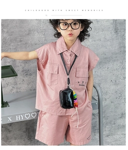 Detail of a pink toddler short-sleeved shirt with dual pockets and letter print design