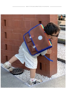 Sac à dos enfant rétro style britannique avec bretelles arc-en-ciel sur tissu brun