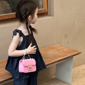 Pink mini pearl handle shoulder bag for girls with heart pattern and chain strap
