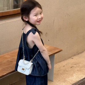 Chic white pearl handle mini handbag with metal chain strap for young girls