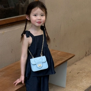 Chic mini light blue pearl handbag for kids with golden chain strap and bow detail