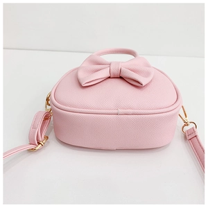 Détail du sac à main rose pour enfant avec nœud mignon et bandoulière réglable
