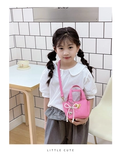 Mini borsa a tracolla rosa per bambine con fiocco di perle e dettaglio cuore