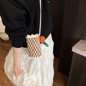 Sac bandoulière fait main au crochet avec motif tulipe et bandoulière perles