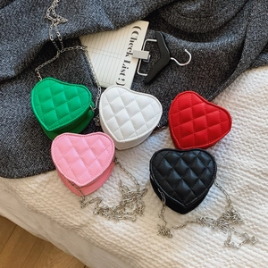 Petit Sac Bandoulière Coeur Pour Enfants En Cuir PU Matelassé Avec Chaîne En Métal Et Fermeture Éclair Fleur Tendance