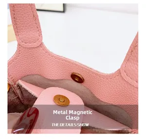 Dettaglio della fibbia magnetica dorata e pelle rosa a grana litchi su borsa per bambini