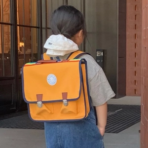 Sac à dos enfant jaune vif style britannique avec lanières en cuir et logo brodé