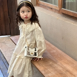 Robe en dentelle blanche pour fille avec sac à main transparent en forme de cœur