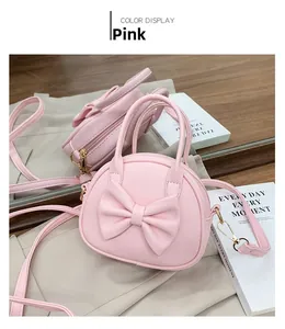 Détails du sac à main rose avec nœud papillon en cuir PU et finitions métalliques dorées