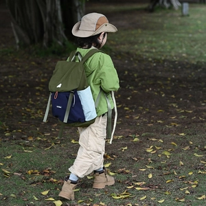 Kids outdoor mountaineering backpack in color-block design with buckle flap closure