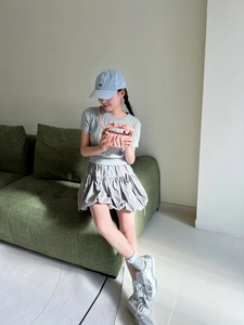 Pink bow handbag and pleated mini skirt outfit with light blue cap for stylish girl style