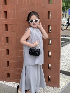 Mini sac à main plissé pour fille avec poignée en perles et design sophistiqué