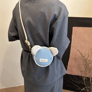 Borsa a tracolla rotonda blu e bianca alla moda con design a orecchie di orso e chiusura