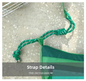 Détail du sac à bandoulière en maille verte pour enfant avec sangle en corde tressée