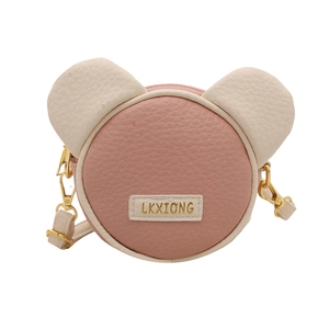 Graziosa borsa a tracolla rosa a forma di orso con orecchie e cinturino bianco