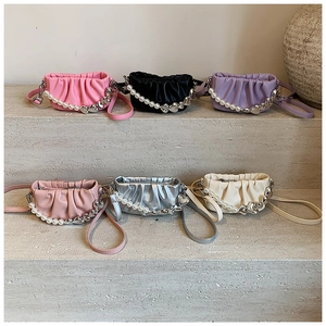 Mini sacs plissés avec poignées en perles et cœur en six couleurs variées