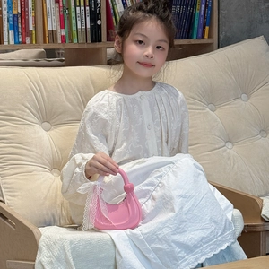 Sac à main demi-lune rose pour enfants avec nœud en dentelle blanche et similicuir