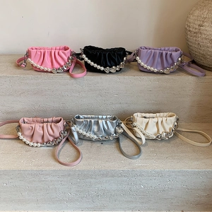 Petit Sac Bandoulière Enfants Doux Plissé Cuir PU Sac À Main Künstliche Perle Coeur Chaîne Décoration Filles