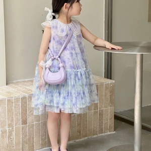 Robe fleurie violette pour fille avec son petit sac à main assorti en forme de croissant
