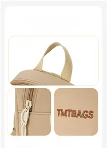 Vue détaillée du sac à dos enfant avec broderie TMTBAGS et fermetures éclair robustes