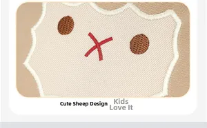 Détail de la broderie agneau mignon et des coutures sur un sac à dos en toile pour enfant