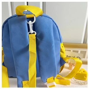 Détail de la poignée supérieure, des sangles réglables et du crochet anti-perte du sac