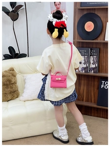 Pink mini crossbody bag featuring a classic clasp design for elegant children's fashion