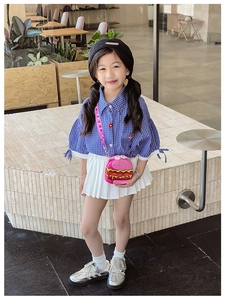 Detailed close-up of a pink silicone hamburger-shaped crossbody bag for children