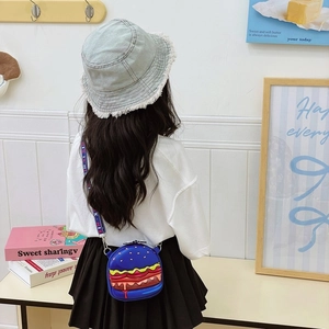 Cute cartoon burger-shaped silicone crossbody bag for kids with blue finish and wide strap