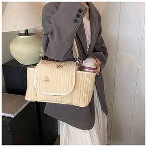 Sac à langer matelassé crème avec broderie ours et poche latérale pour biberon