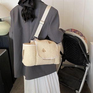 Sac à langer matelassé avec broderie d'ours et bandoulière réglable pour poussette