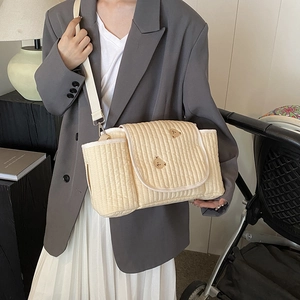 Sac à langer beige matelassé avec broderie ours et bandoulière pour poussette
