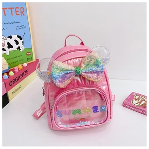 Dettaglio del fiocco di paillettes e orecchie trasparenti sullo zainetto rosa bimbi