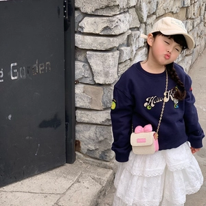 Straw mini crossbody bag with pink bow for kids shown in a trendy outfit set
