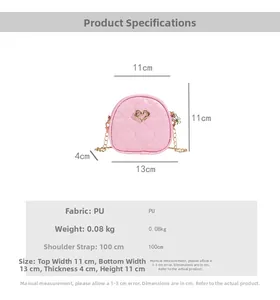 Tableau des tailles montrant les dimensions du petit sac à bandoulière matelassé en cœur